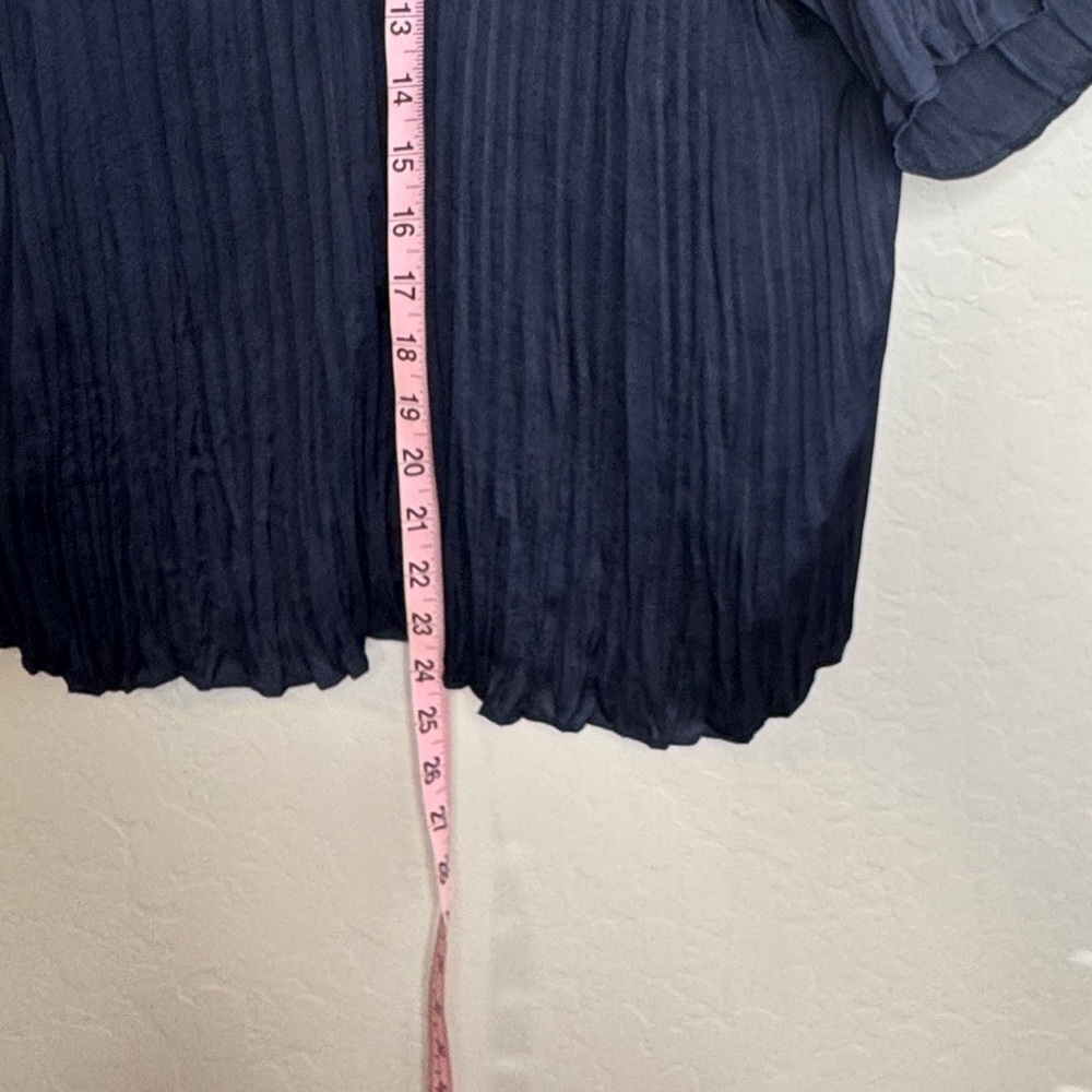 Vince Flutter Sleeve Crushed Satin Top Size M - Picture 10 of 11